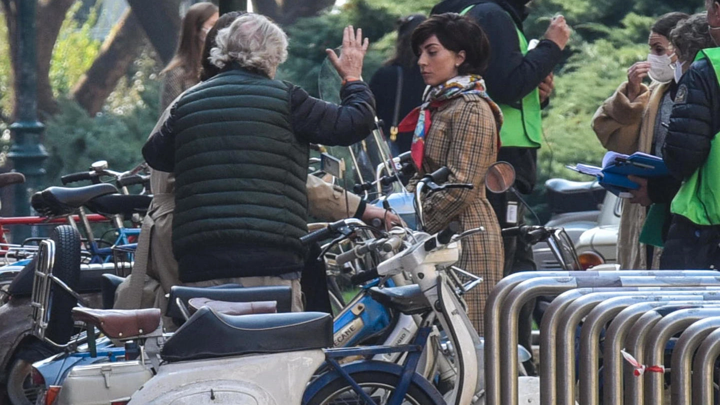 Lady Gaga sul set a Milano per the House of Gucci