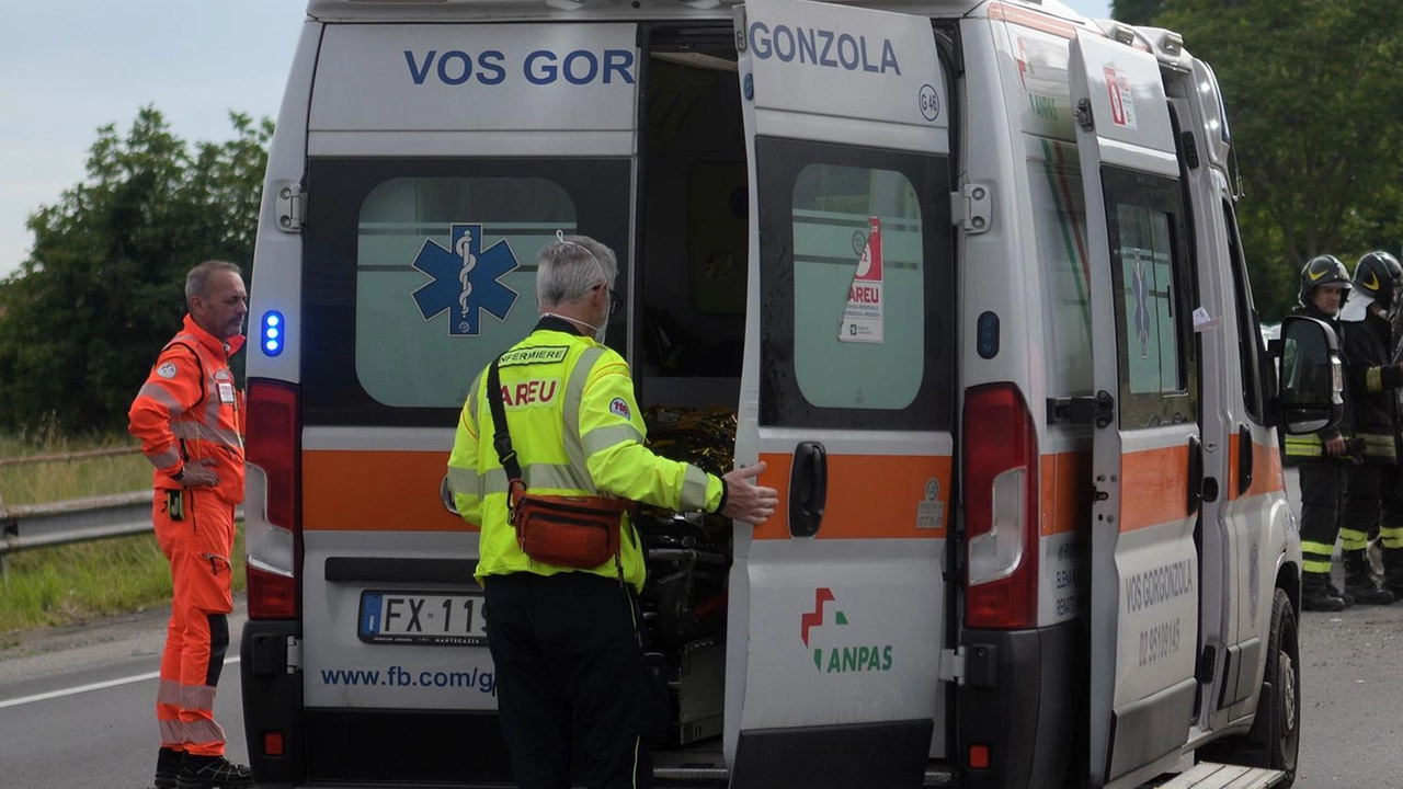 Grave incidente sulla SP 40 Binasca all’altezza dello svincolo dell’A1. Un’auto con a bordo quattro donne si è scontrata con un camion