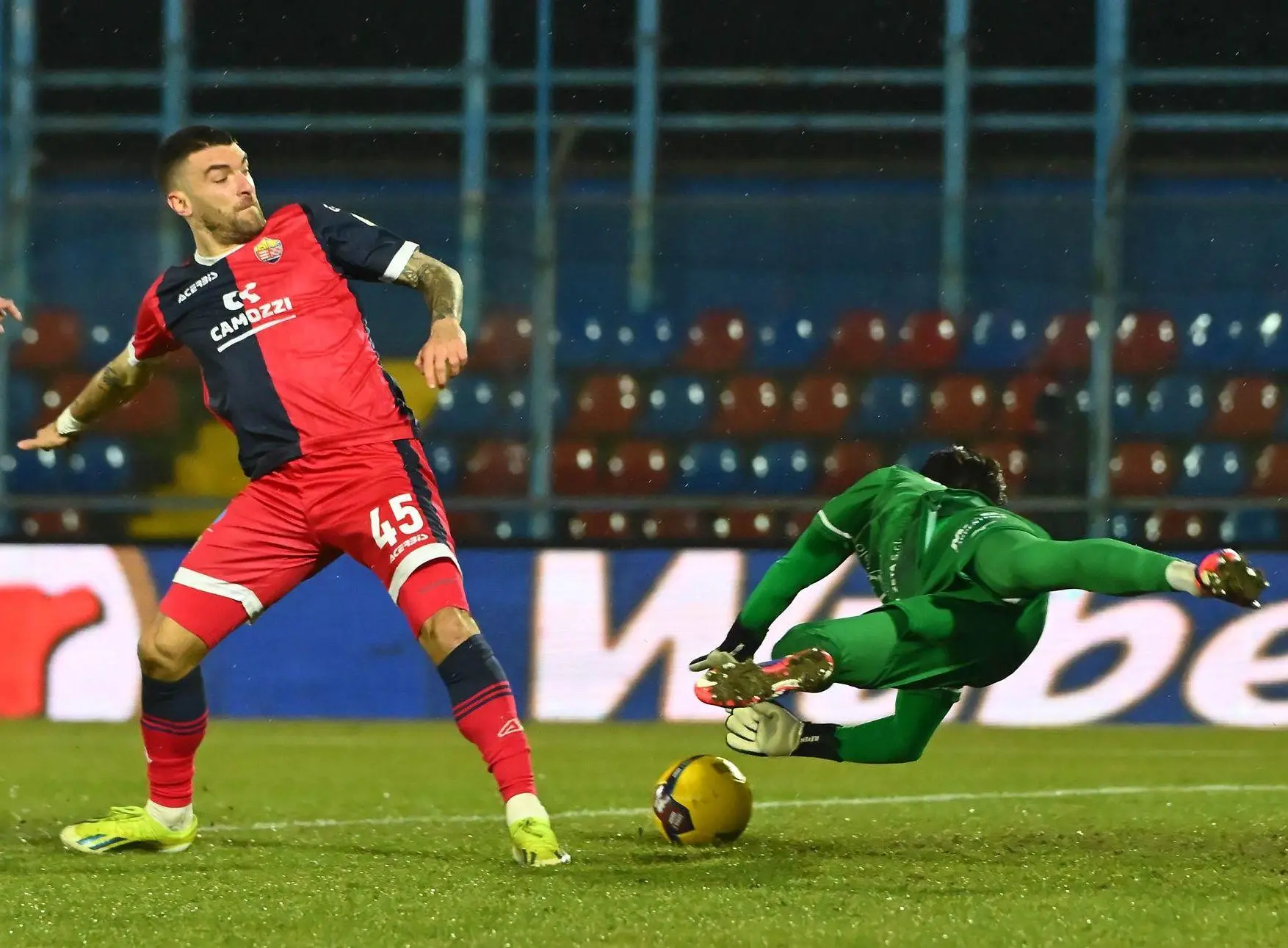 Girone A. Lumezzane nel buio. Ride solo la Clodiense