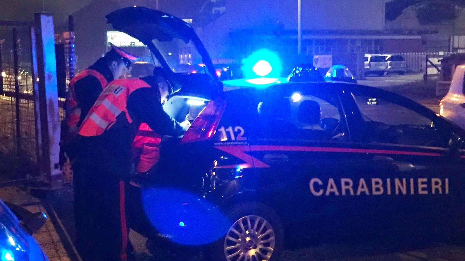 Brutale aggressione in casa. Si accanisce sul fratello  e lo riduce in fin di vita