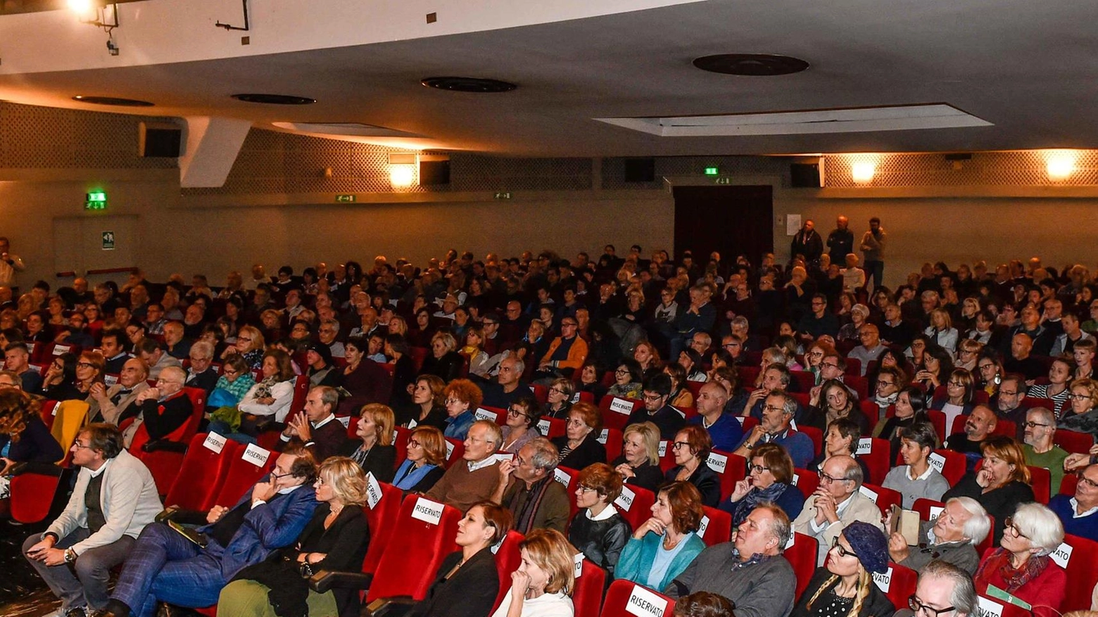 Cala il sipario del Sociale. Infiltrazioni dal tetto:   a teatro  stagione già finita