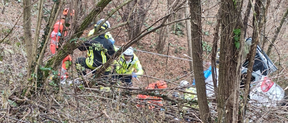 Castello Brianza, con l'auto nella scarpata: ferito un 27enne