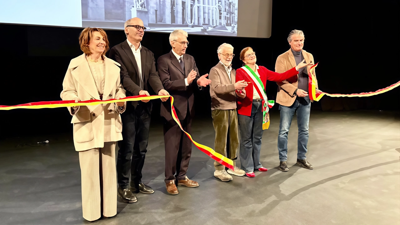 Il taglio del nastro per il restauro di Palazzo della Libertà