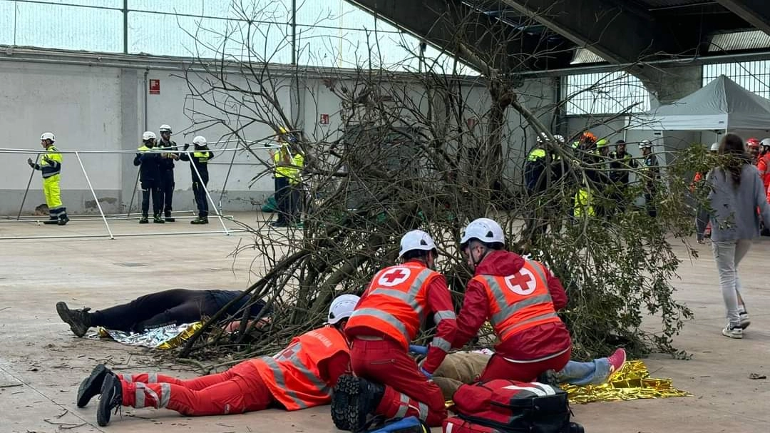 Protezione civile, cinofila e operatori del 118 al quartiere fieristico per un addestramento. Impiegati decine di operatori e 15 figuranti in due sessioni, una diurna e l’altra notturna