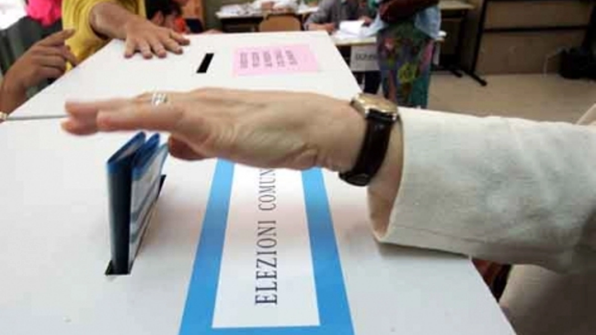 Elezioni comunali, urne aperte per scegliere i nuovi sindaci