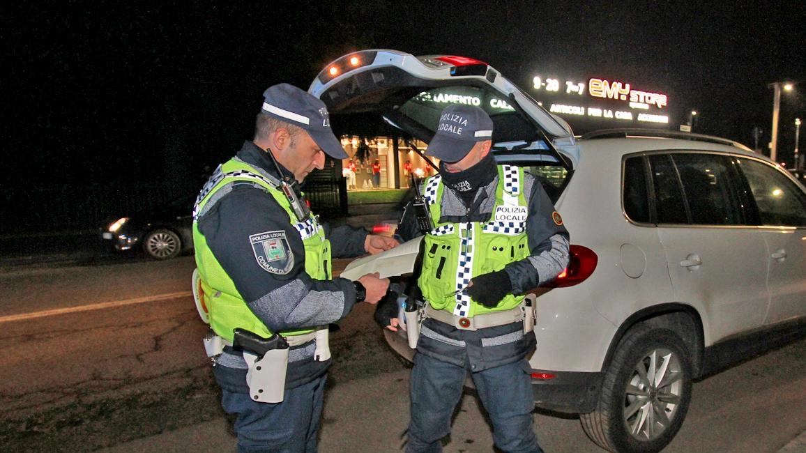 La polizia locale impegnata nei controlli del territorio In fa se di studio un tavolo di lavoro sulla sicurezza