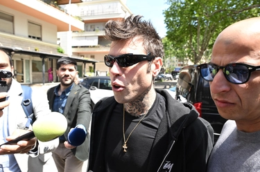 Fedez-Iovino e il pestaggio, la Curva Sud del Milan difende Christian Rosiello: “Assunto dal rapper, è incensurato”