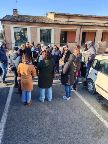 La scuola materna di Santo Stefano a un passo dalla chiusura, i genitori si mobilitano: “Dove porteremo i nostri bambini?”