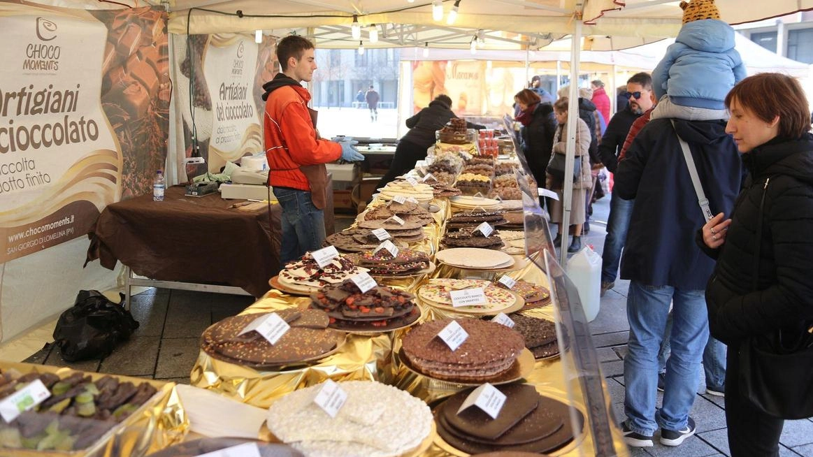 In piazza Libertà oggi e domani dalle 10 alle 20 ci saranno stand, laboratori una mostra mercato e la sfida di una tavoletta lunga 15 metri