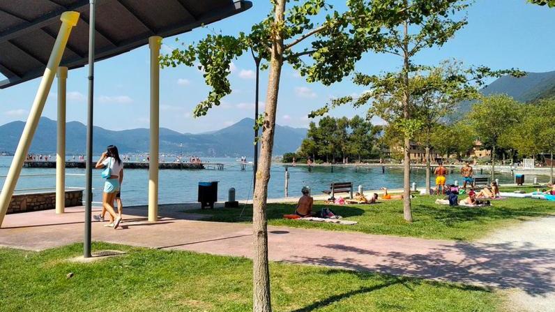 Sarnico, lido “privatizzato“. Polemica in riva al Sebino