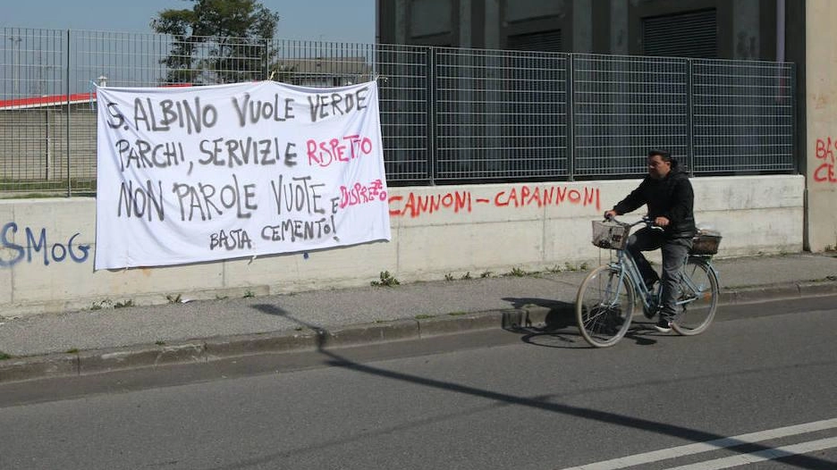 Tornano a sperare, ma tengono il fiato sul collo a tecnici e amministratori gli abitanti di Sant’Albino, riguardo alle compensazioni...