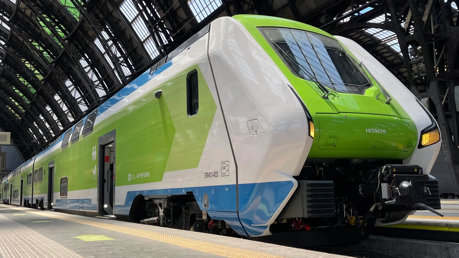 Uno dei nuovi treni Caravaggio in Stazione Centrale a Milano