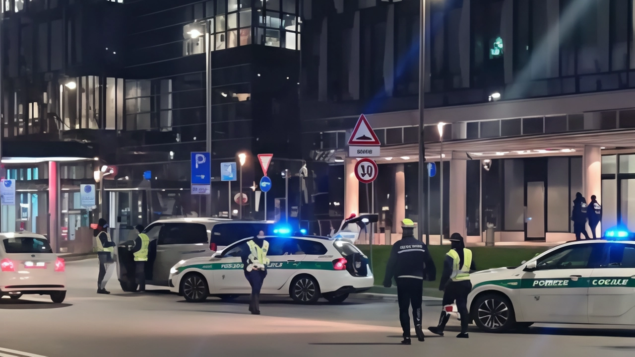 Il posto di controllo della polizia locale all’incrocio tra via Gioia e viale della Liberazione