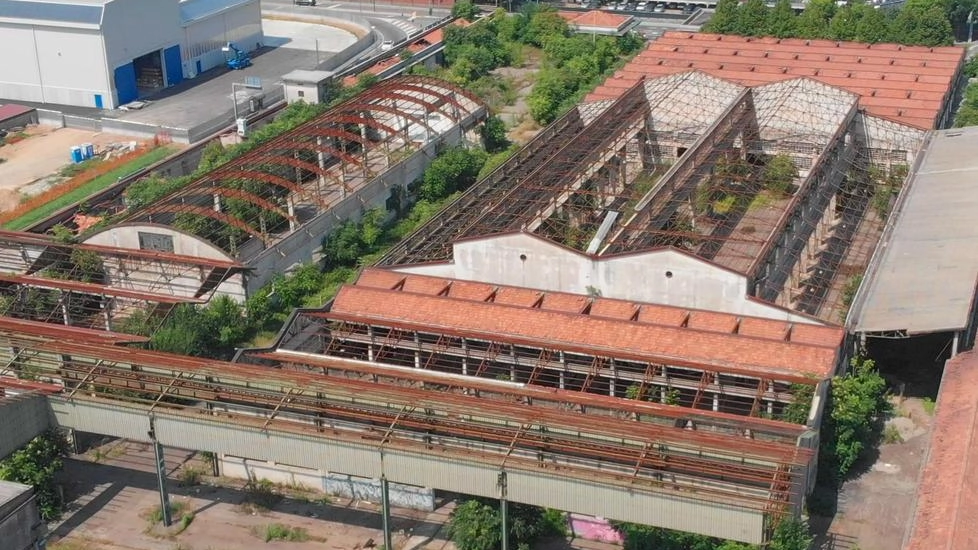 Gli edifici dismessi lasceranno posto a un supermercato e a un polo tecnologico per un restyling di oltre 23mila metri quadrati