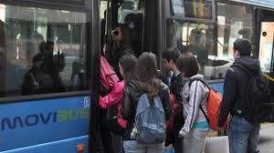 Bollate, fermato autobus con falsa revisione: era pronto a partire per una gita scolastica