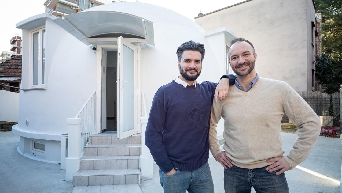 Un igloo alla Maggiolina: la nuova vita della ‘casa cupola’ grazie a due dentisti