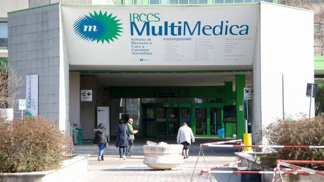 L'uomo è stato portato alla Multimedica di Sesto San Giovanni, specializzata nelal chirurgia della mano