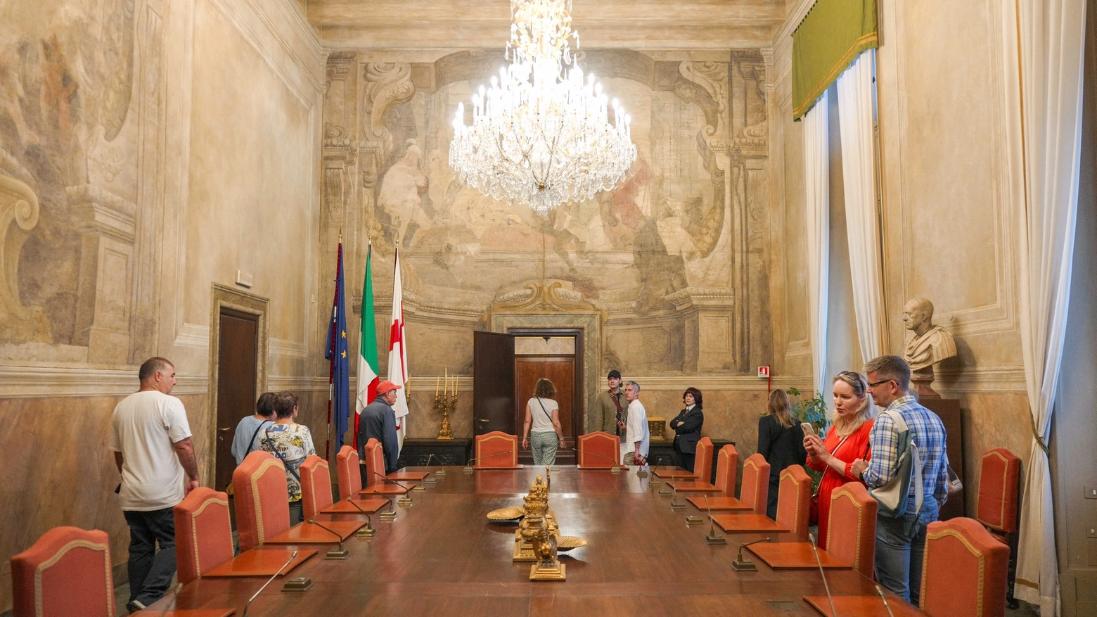 In occasione della Festa della Repubblica sarà possibile scoprire le sale di Palazzo Marino e di molti altri luoghi di interesse culturale e architettonico