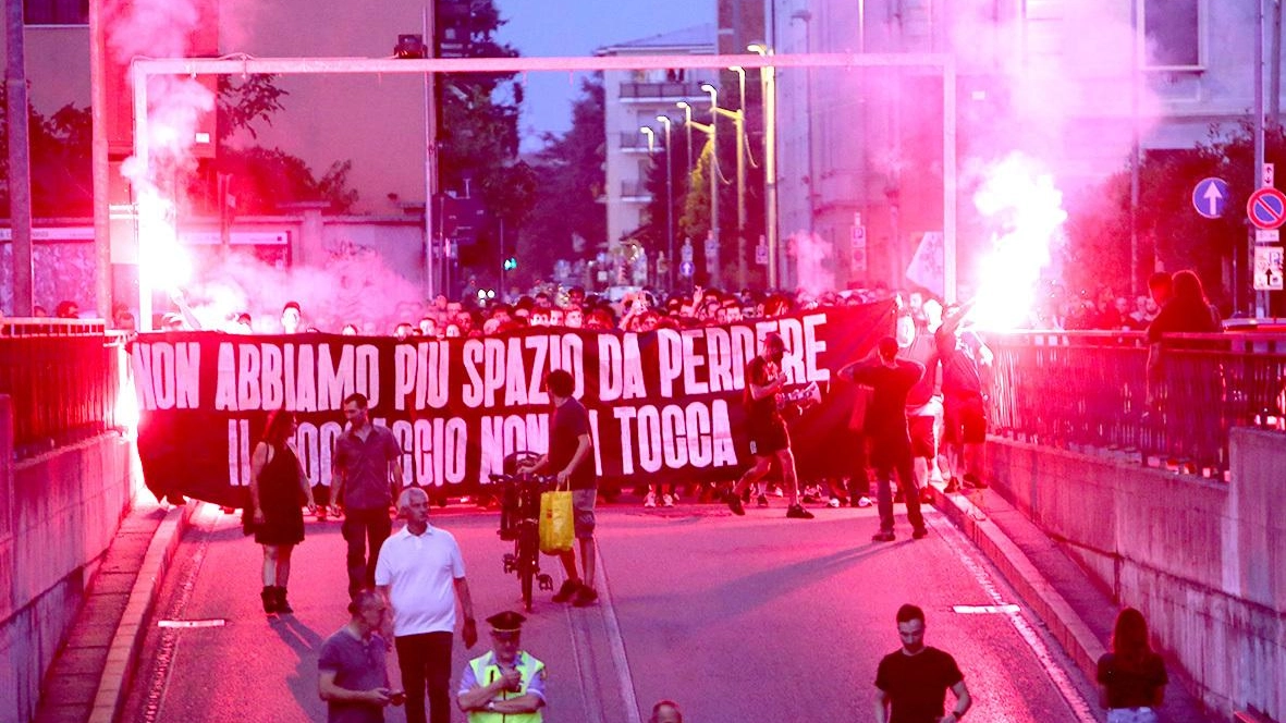 Un corteo di protesta degli attivisti del Foa Boccaccio