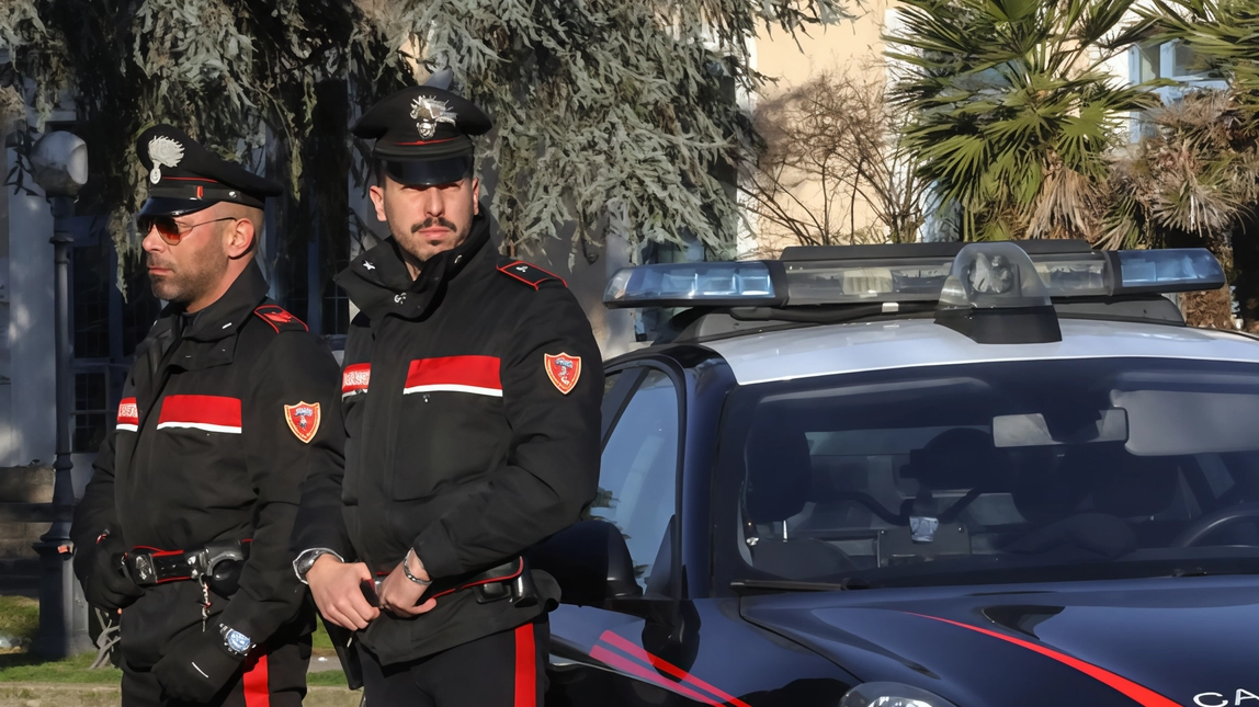 Ubriaco davanti a suoi vecchi prof. Intervento dei Carabinieri all’istituto Marcora di Inveruno, ieri mattina, dopo che un ex studente...