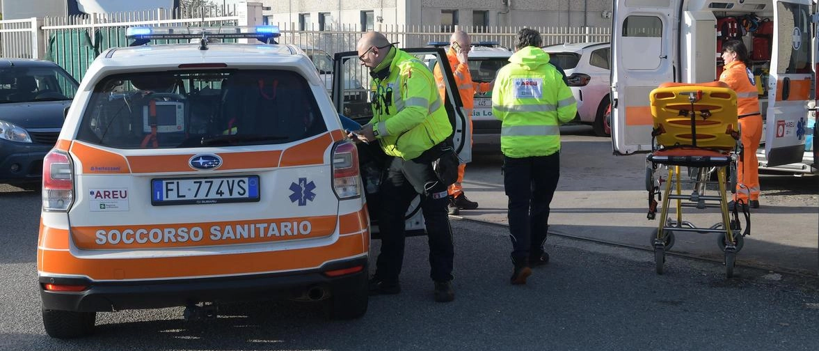 Dramma alla cartiera. Perde il braccio rimasto incastrato in un macchinario