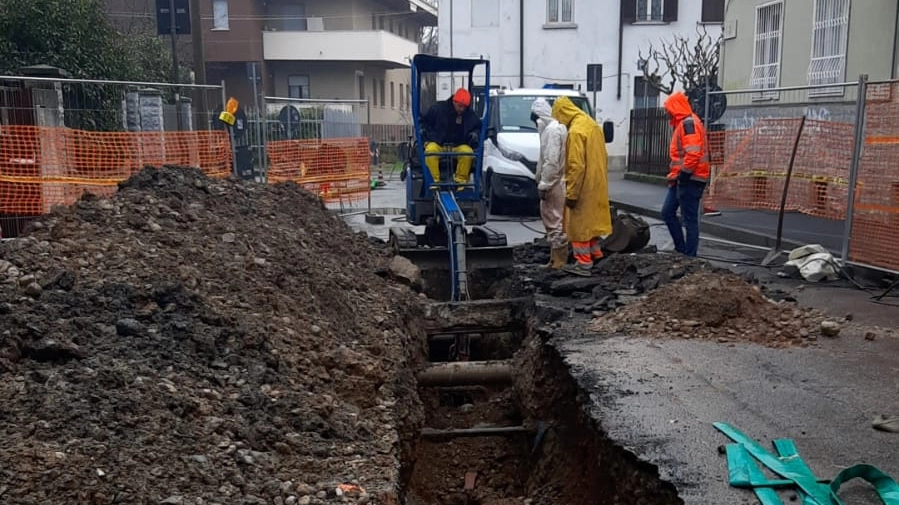 L'intervento dei tecnici in via Liguria