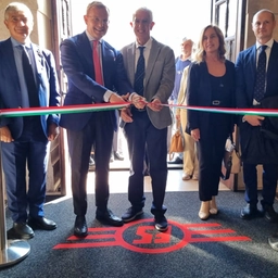 Milano, alla stazione Centrale la mostra ‘Il vapore in Lombardia’: il fascino senza tempo dei treni