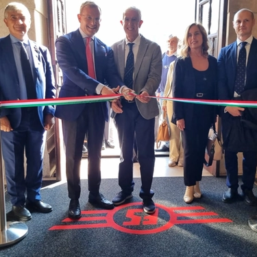 Milano, alla stazione Centrale la mostra ‘Il vapore in Lombardia’: il fascino senza tempo dei treni