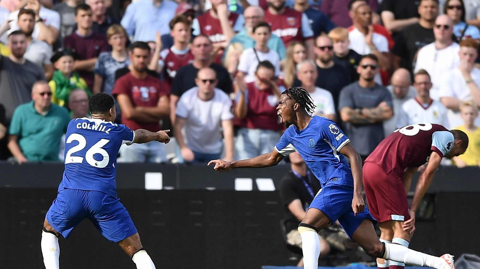Carney Chukwuemeka esulta dopo un gol con il Chelsea