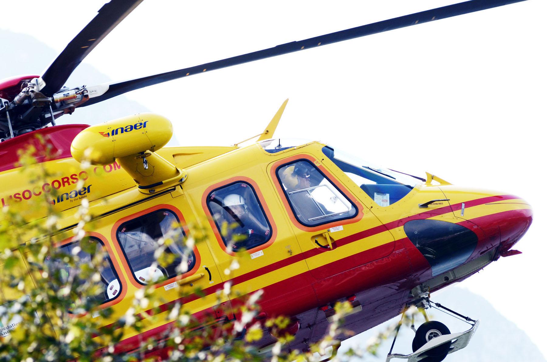 Algua, cade in una scarpata mentre taglia un albero: 67enne muore in ospedale