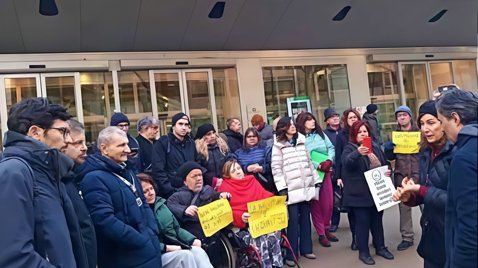 Flash-mob contro i tagli ai caregiver: "Calpestato un diritto inviolabile"