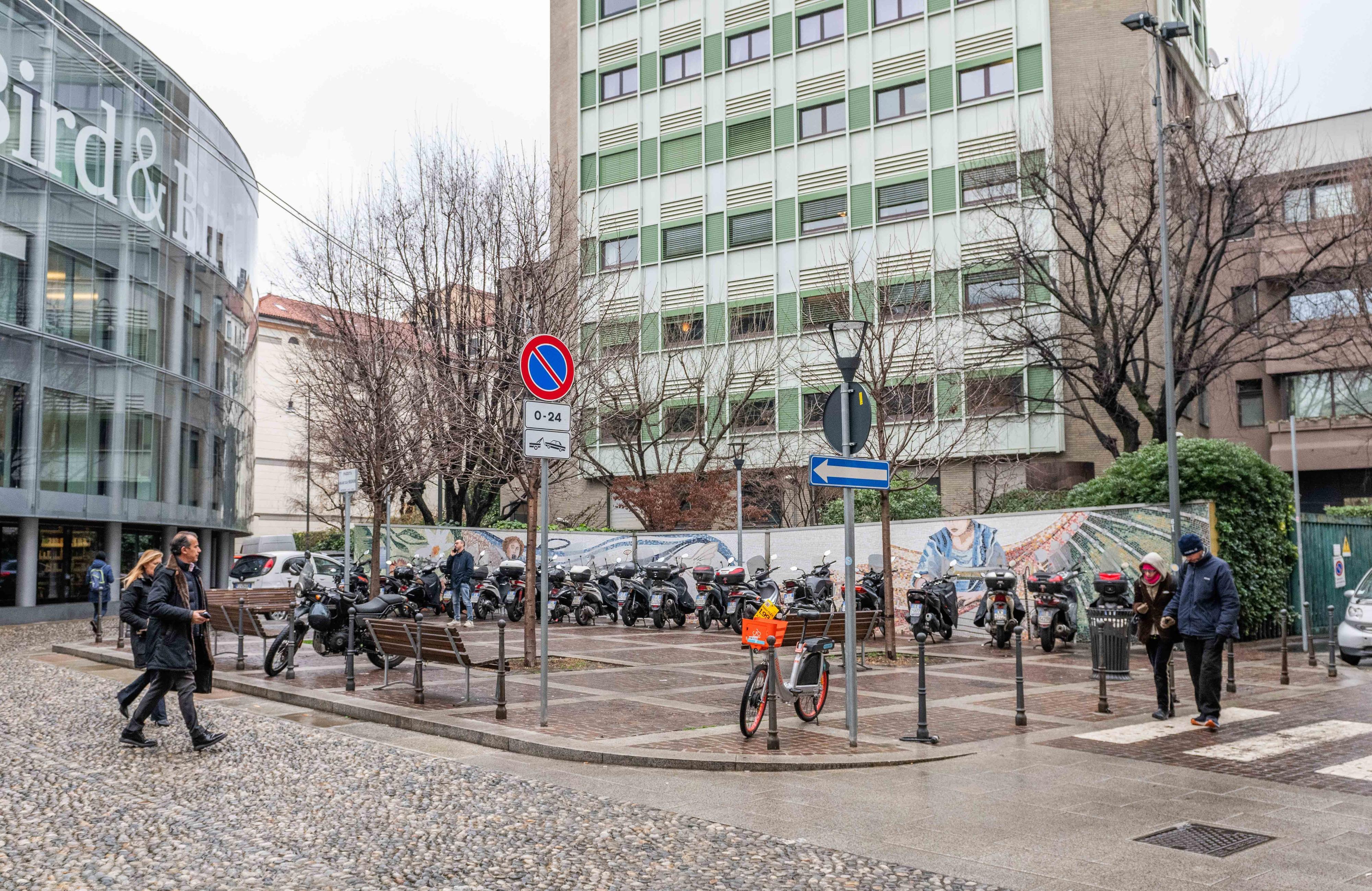 Nuova piazzetta Brignone: “Addio all’anfiteatro, ora un murale a mosaico dedicato a Rosa Genoni”