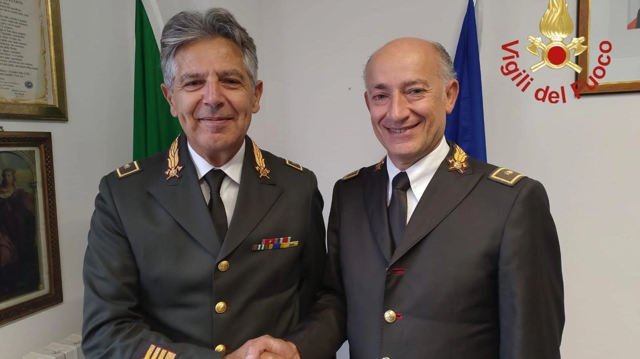 Nella sede centrale dei vigili del fuoco di Como avvenuto il passaggio di consegne tra l'ing. Claudio Giacalone e il nuovo comandante Antonio Pugliano. Giacalone, con una lunga carriera nel settore antincendio, ha ricoperto incarichi di rilievo a livello regionale e nazionale.