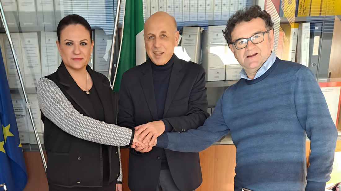 Da sinistra, la sindaca Elisa Balconi, Armando Escalona e Fabio Varisco