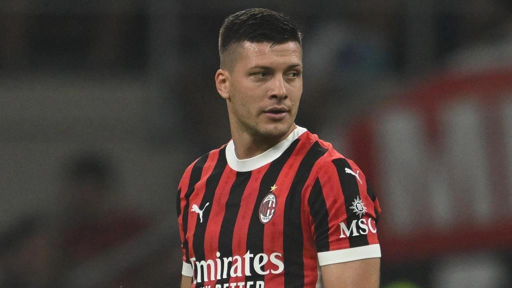 L'attaccante Luka Jovic potrebbe lasciare il club a gennaio, con la Juventus interessata come vice Vlahovic. Possibili movimenti anche per Okafor, Chukwueze e rinforzi a centrocampo e in difesa.