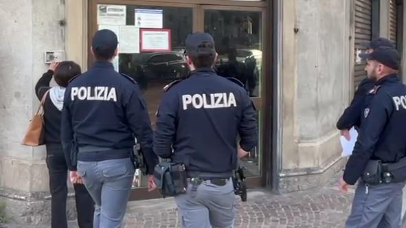 Como, chiuso bar in piazza San Cocco: pregiudicati e problemi di sicurezza pubblica