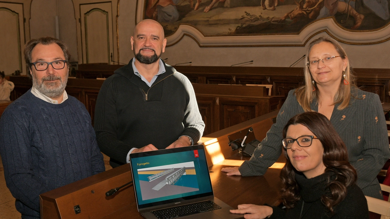 pavia - conferenza presentazione progetto del Ponte sul Naviglio in viale Ludovico il Moro - da sinistra adriano sora, marco cattaneo, alice moggi e mara latini - foto torres