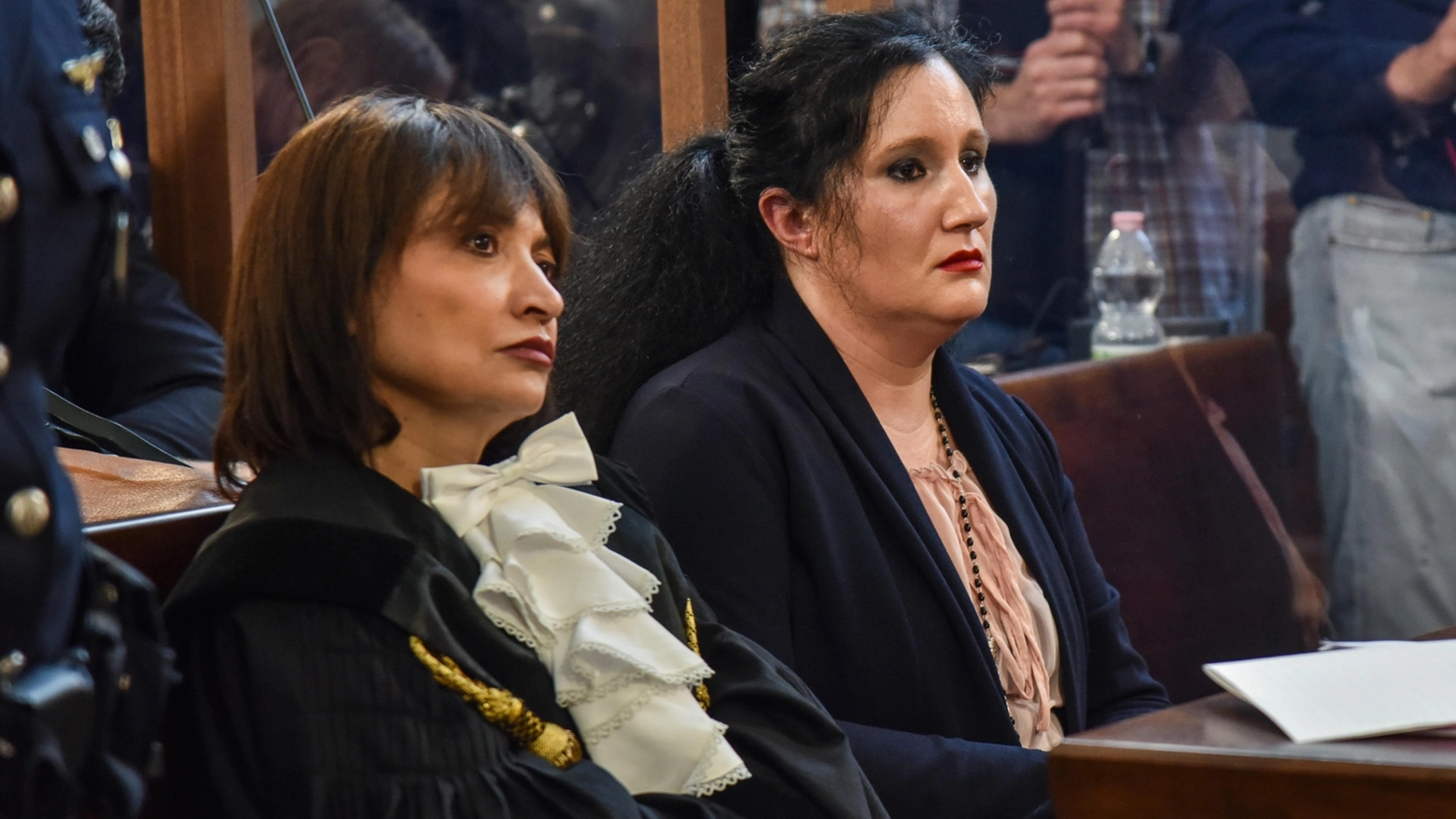Alessia Pifferi e l'avvocata Alessia Pontenani durante un'udienza