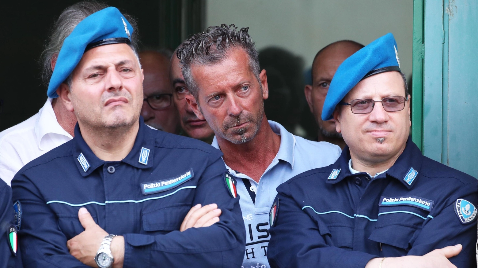 Al centro, Massimo Bossetti, condannato all'ergastolo per l'omicidio di Yara Gambirasio