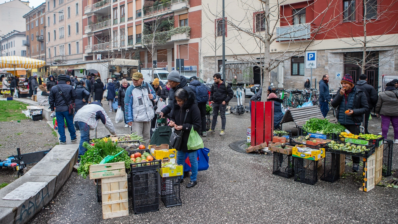 Uno dei mercati “problematici“ del centro: quello di Papiniano (Foto Ansa/Canella)