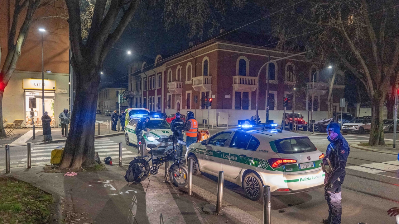 I rilievi della polizia locale sulla bici elettrica del rider Muhammad Ashfaq