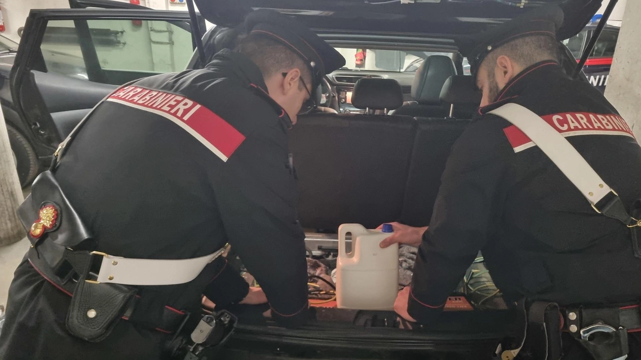 Il flacone che avevano in auto soltanto in apparenza era la confezione di un detersivo, al suo interno in realtà...