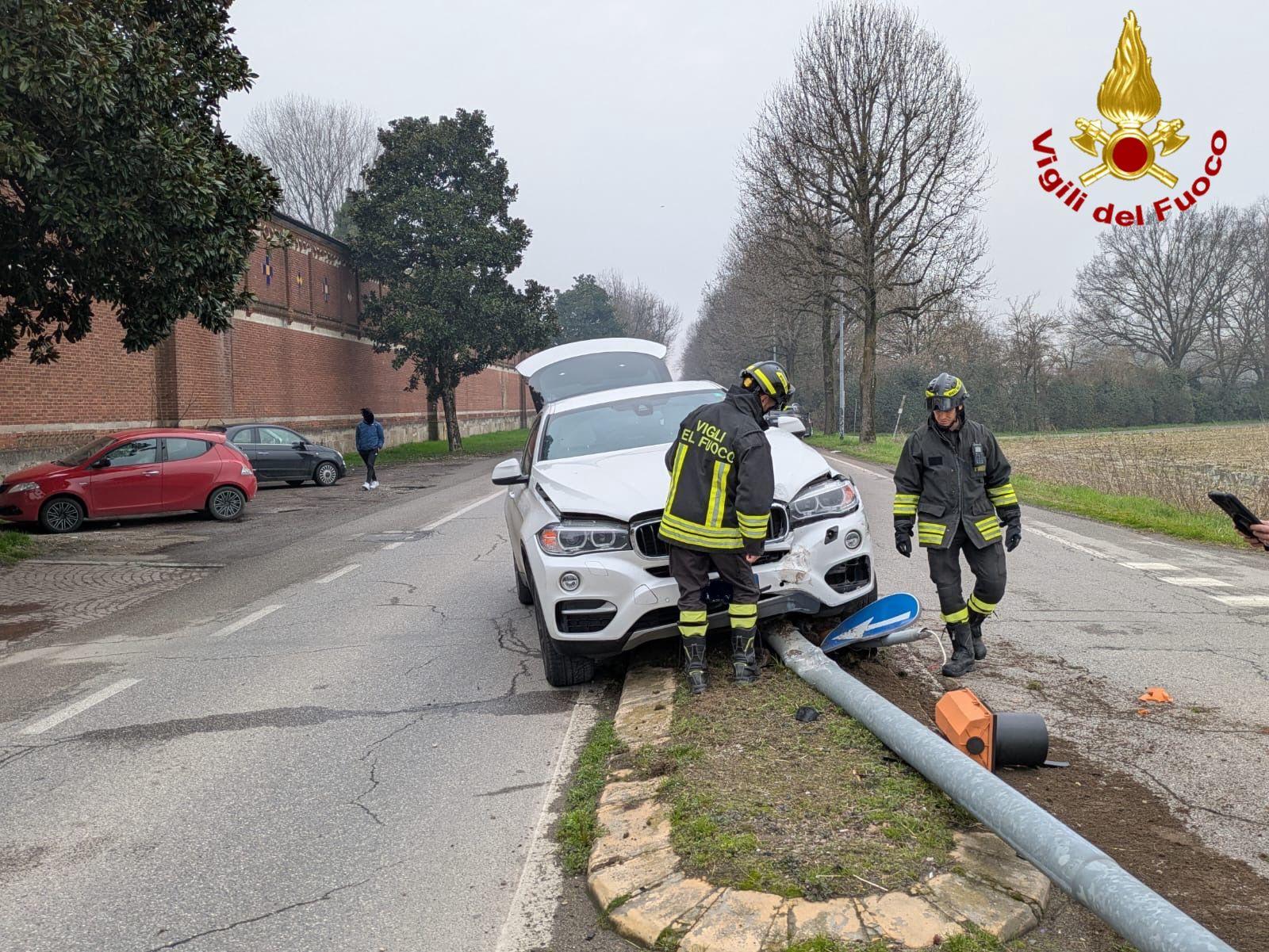 Incidente tra tre auto lungo viale Milano a Lodi: sei feriti e traffico in tilt