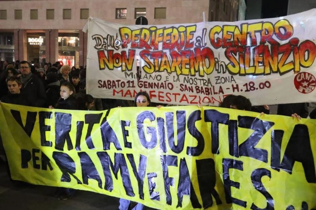 Un momento della manifestazione in piazza San Babila