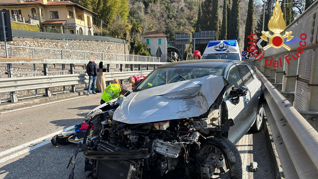 L'auto distrutta in seguito allo scontro