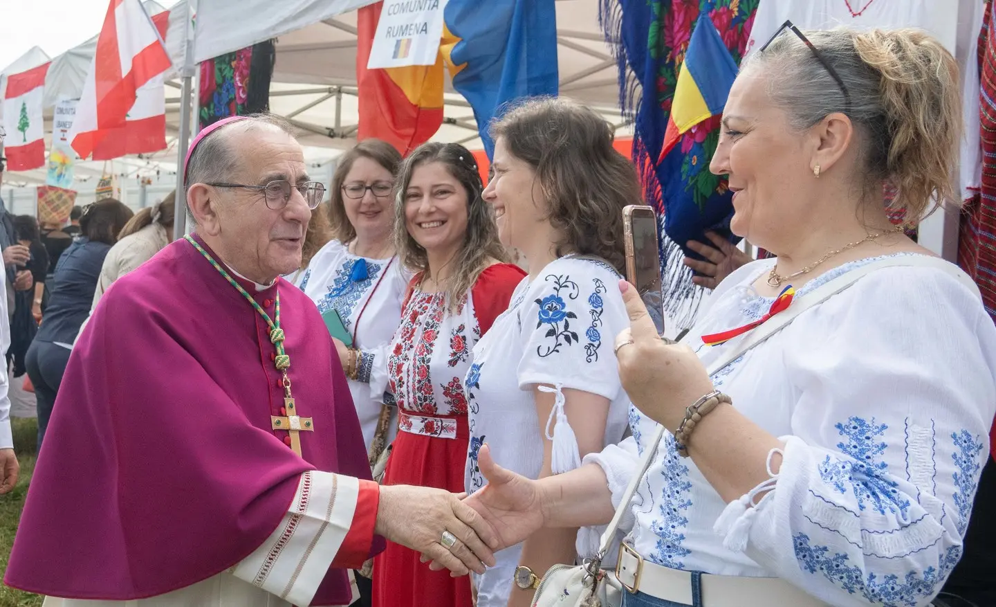 Pentecoste: l’arcivescovo Mario Delpini fa festa con le comunità cattoliche straniere