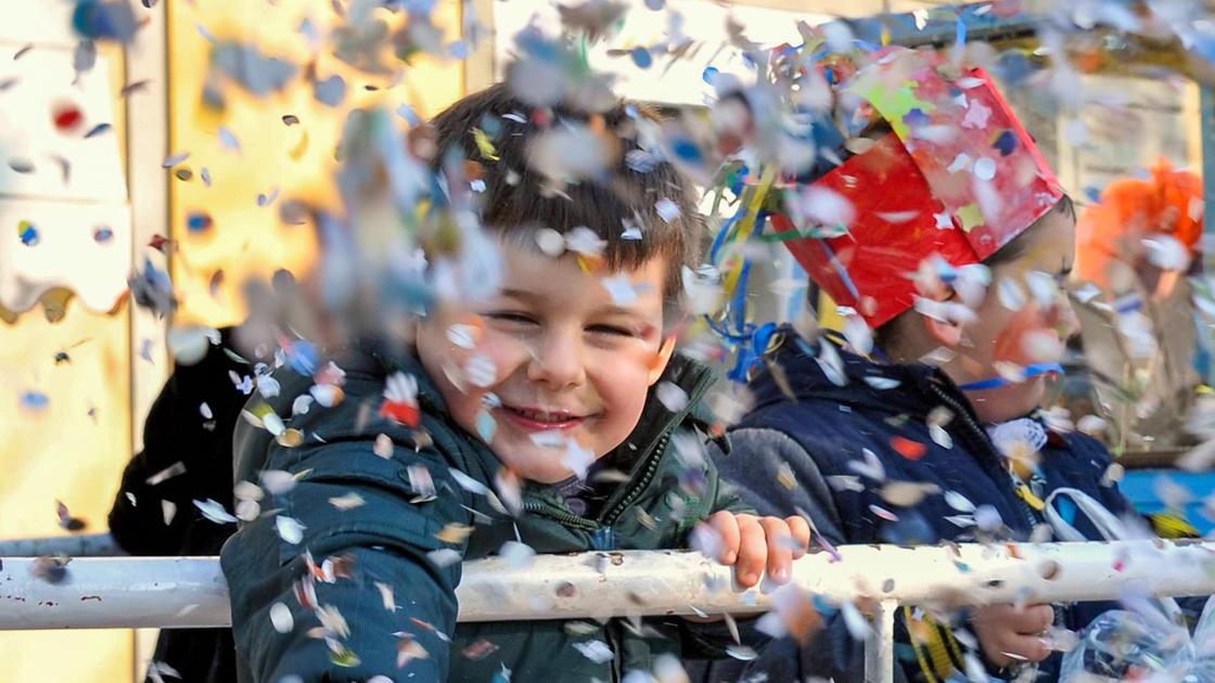 Bimbi spazzini dopo la festa: saranno premiati