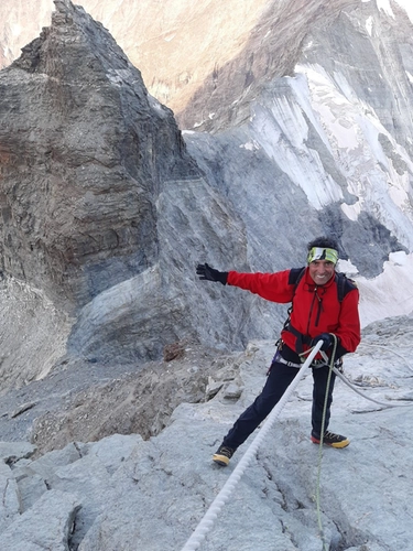 Andrea Galimberti, chi è l’alpinista disperso sul Monte Bianco con Sara Stefanelli. Soccorsi bloccati per maltempo