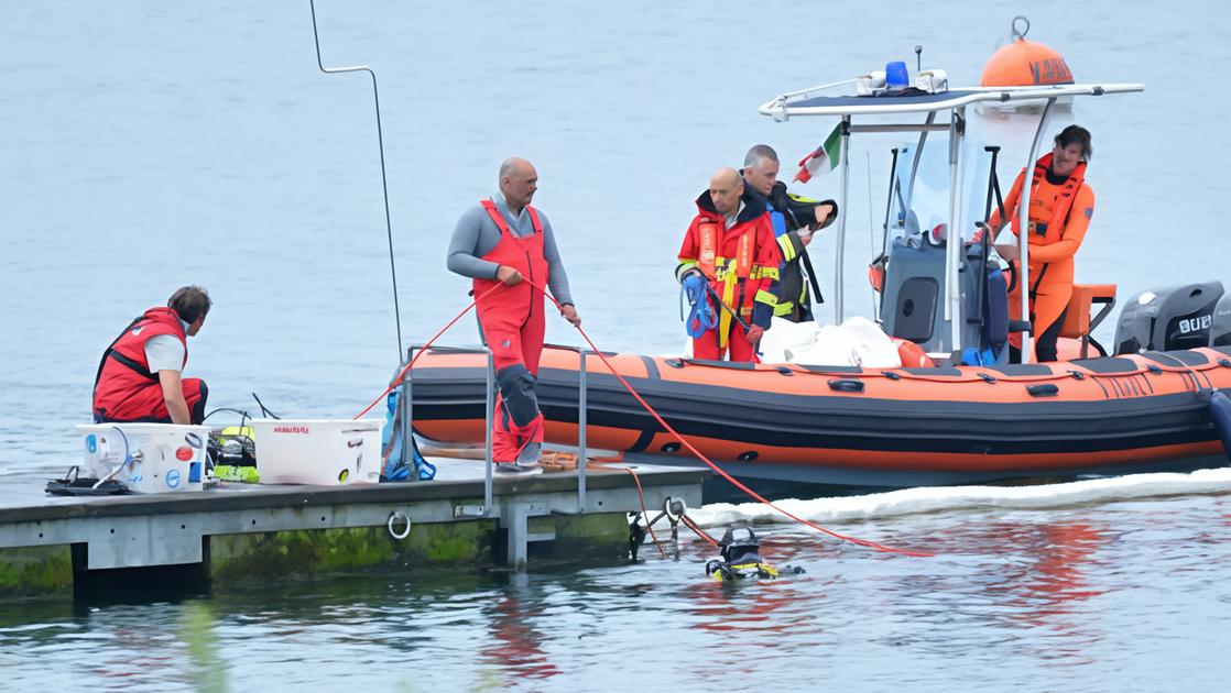 C’è un incendio a bordo di una nave passeggeri: ma è solo un’esercitazione sul lago Maggiore