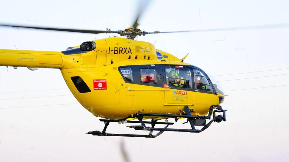 Gravissimo incidente sulla tangenziale nord di Milano coinvolge motociclista trentenne, trasportato in codice rosso all'ospedale San Gerardo di Monza. Cause in corso di accertamento.